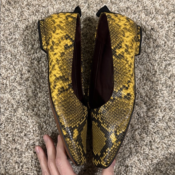 Franco Sarto Vana Flats Yellow Snake 8.5 - Picture 4 of 8